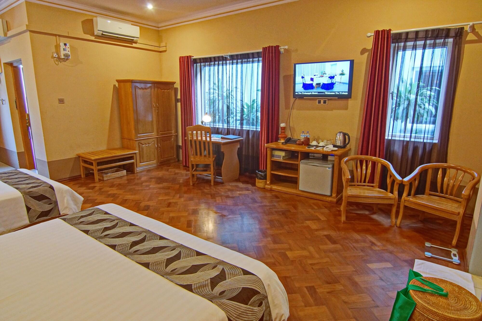 Triumph Hotel Mandalaj Kültér fotó