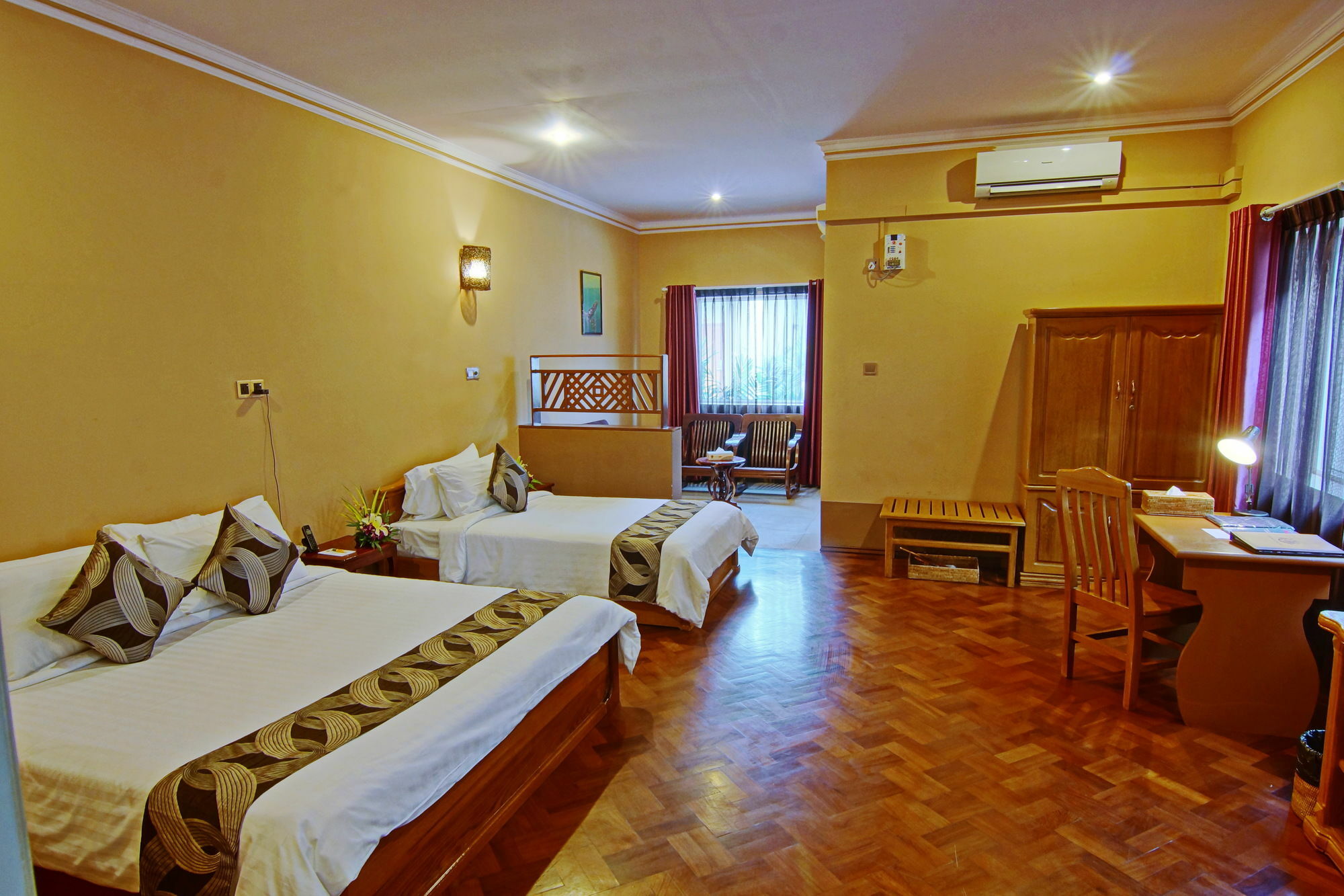 Triumph Hotel Mandalaj Kültér fotó